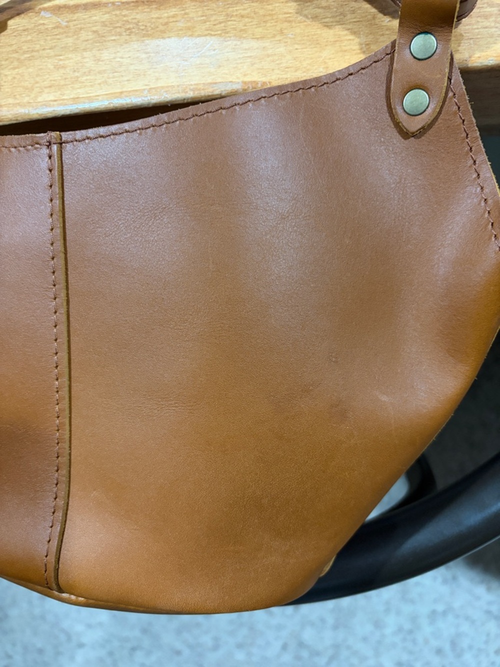 Portland Leather Small Kangaroo Shoulder Bag - Picture 15 of 15
